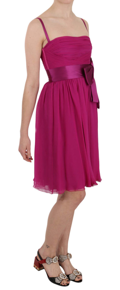 Robe sans manches en soie avec nœud rose fuchsia