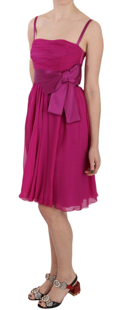 Robe sans manches en soie avec nœud rose fuchsia