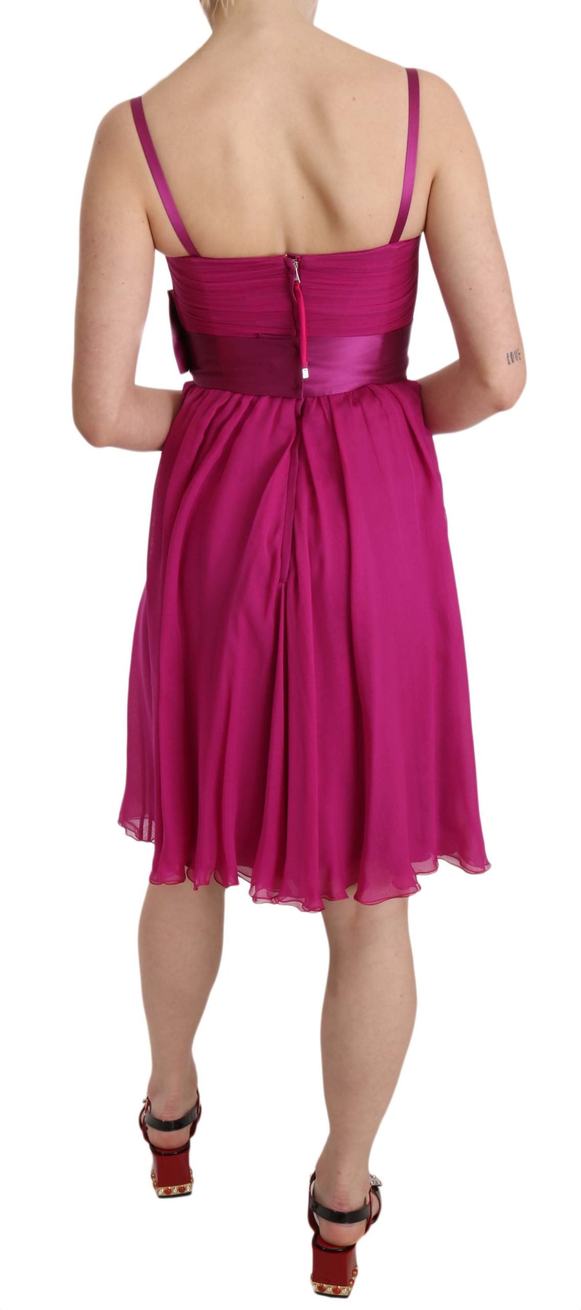 Robe sans manches en soie avec nœud rose fuchsia