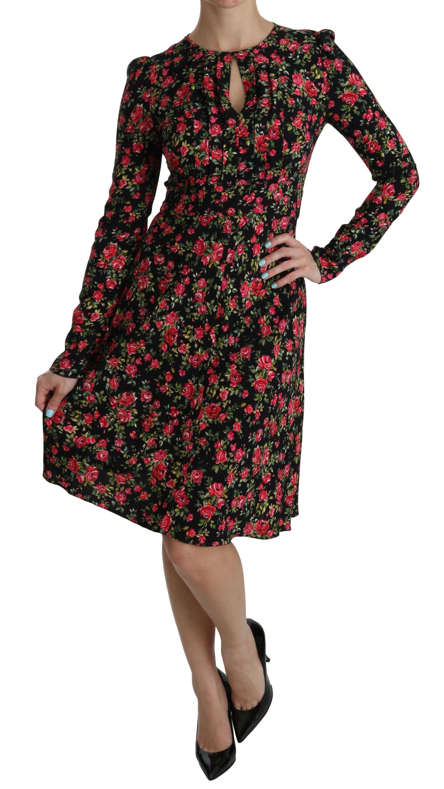 Robe noire à manches longues et à fleurs, longueur aux genoux