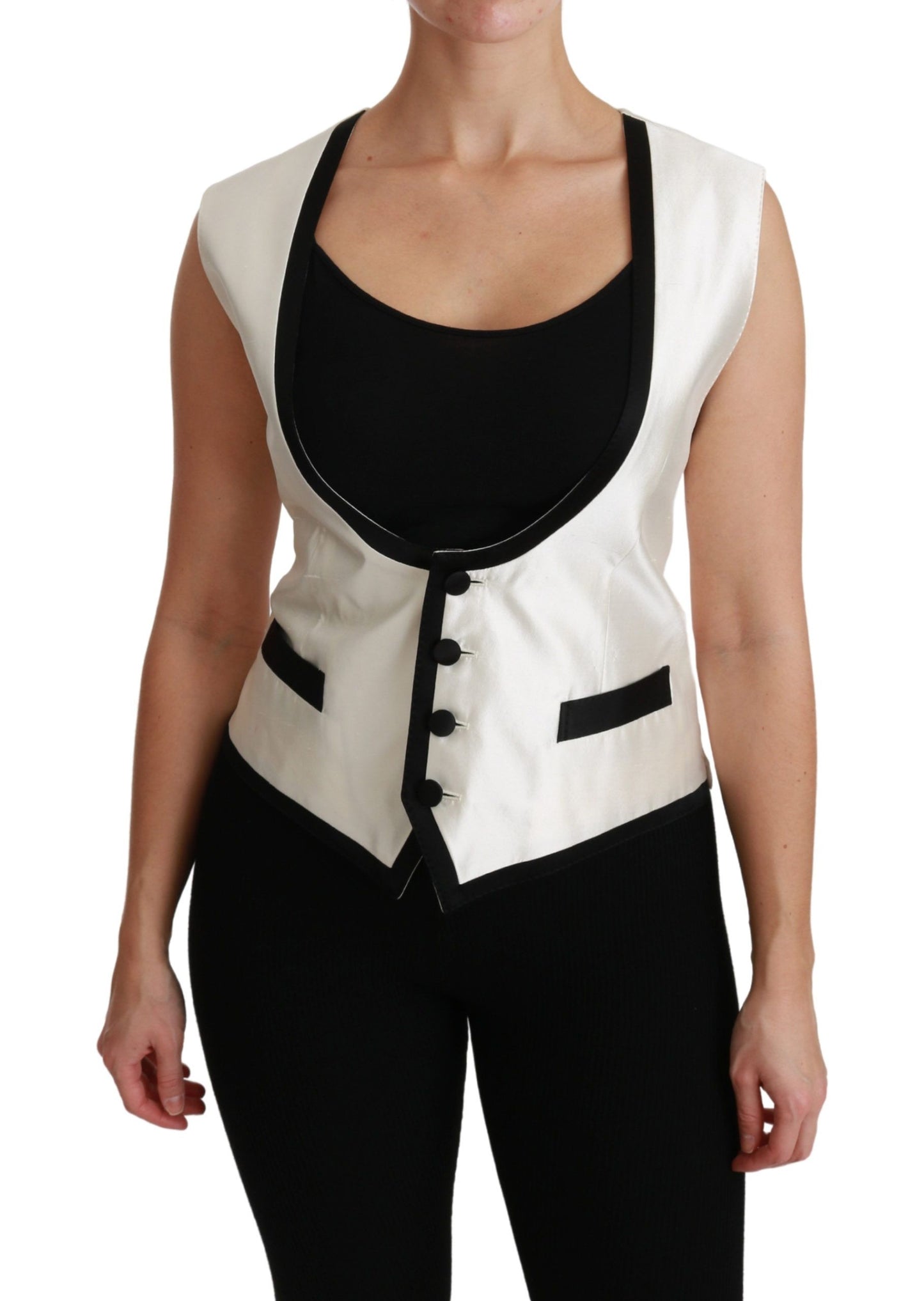 Top in seta con gilet bianco e gilet sottile