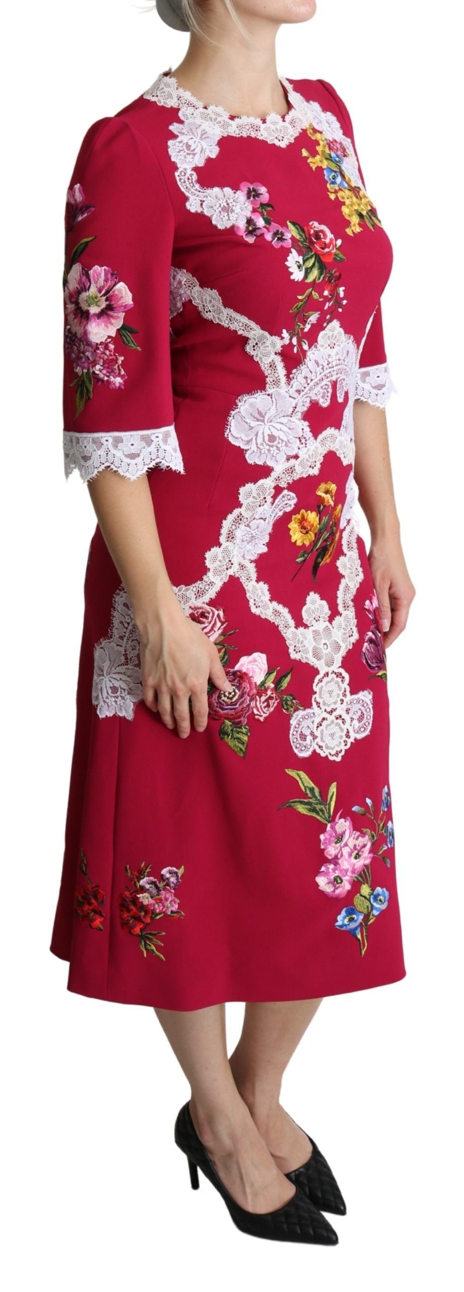 Rotes, mit Blumen besticktes Etui-Midikleid