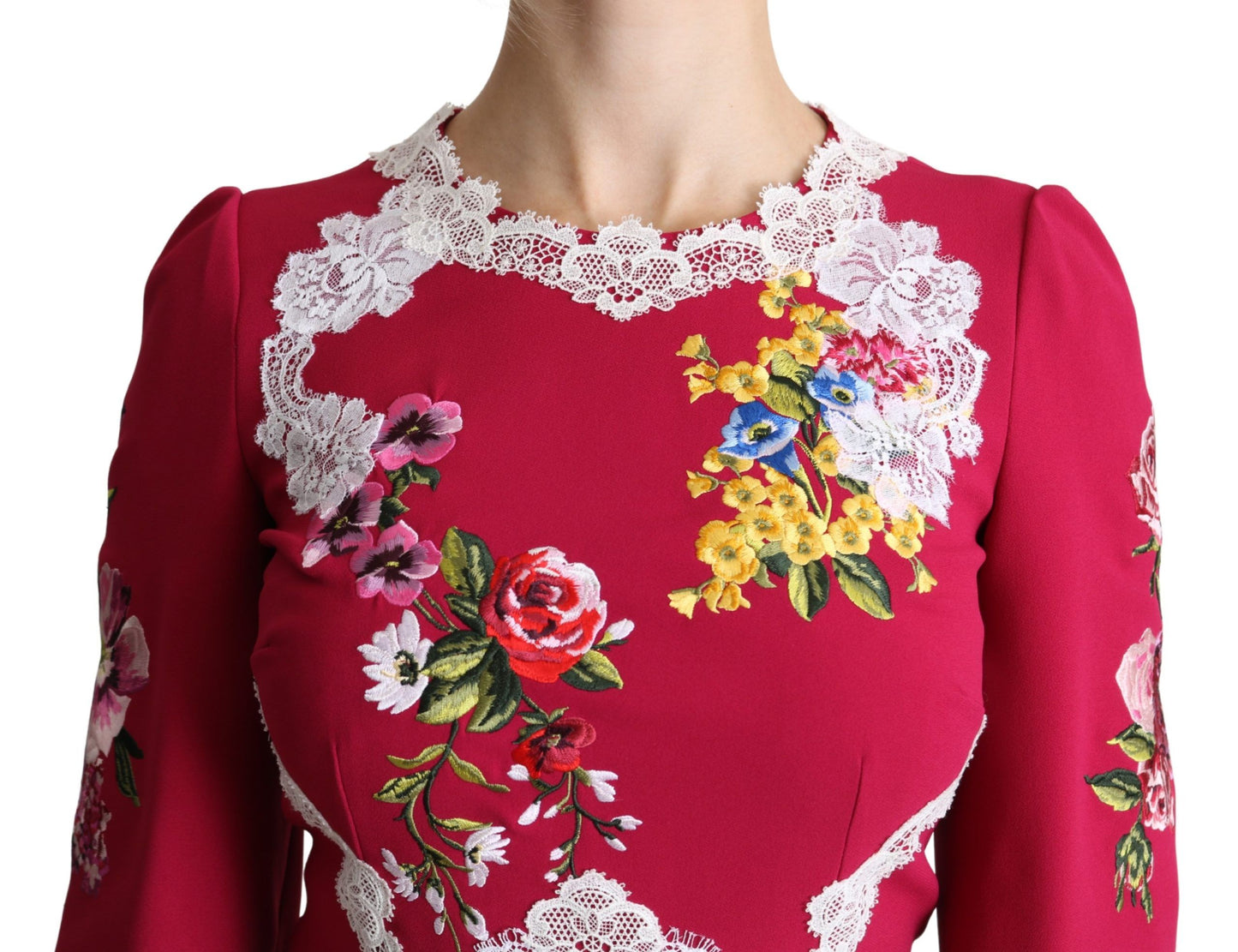 Robe fourreau mi-longue rouge brodée de fleurs