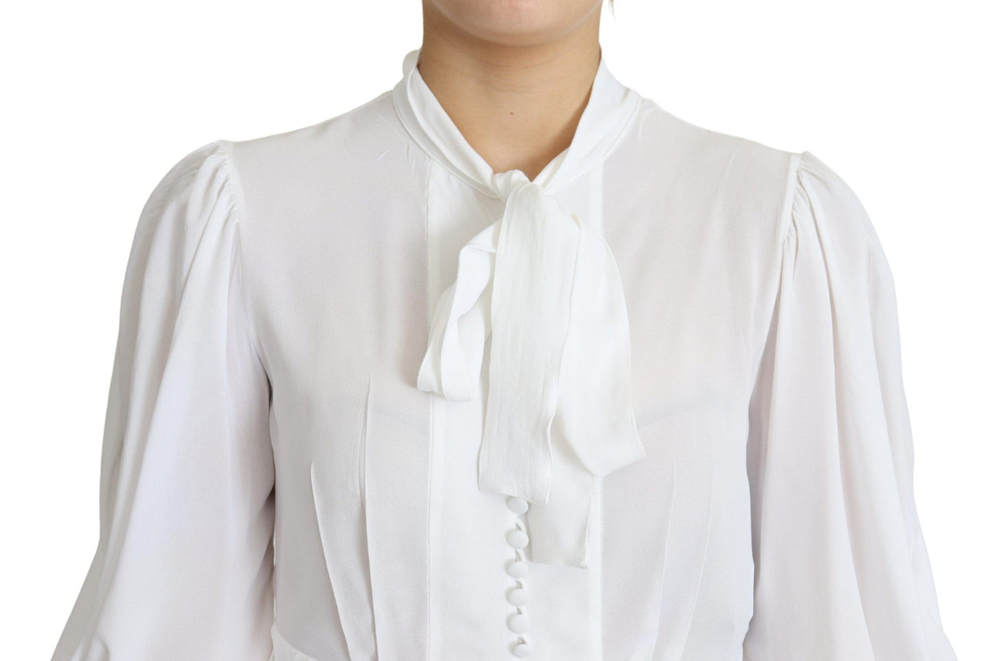 Weiße Bluse mit Ascot-Kragen und Laternenärmeln