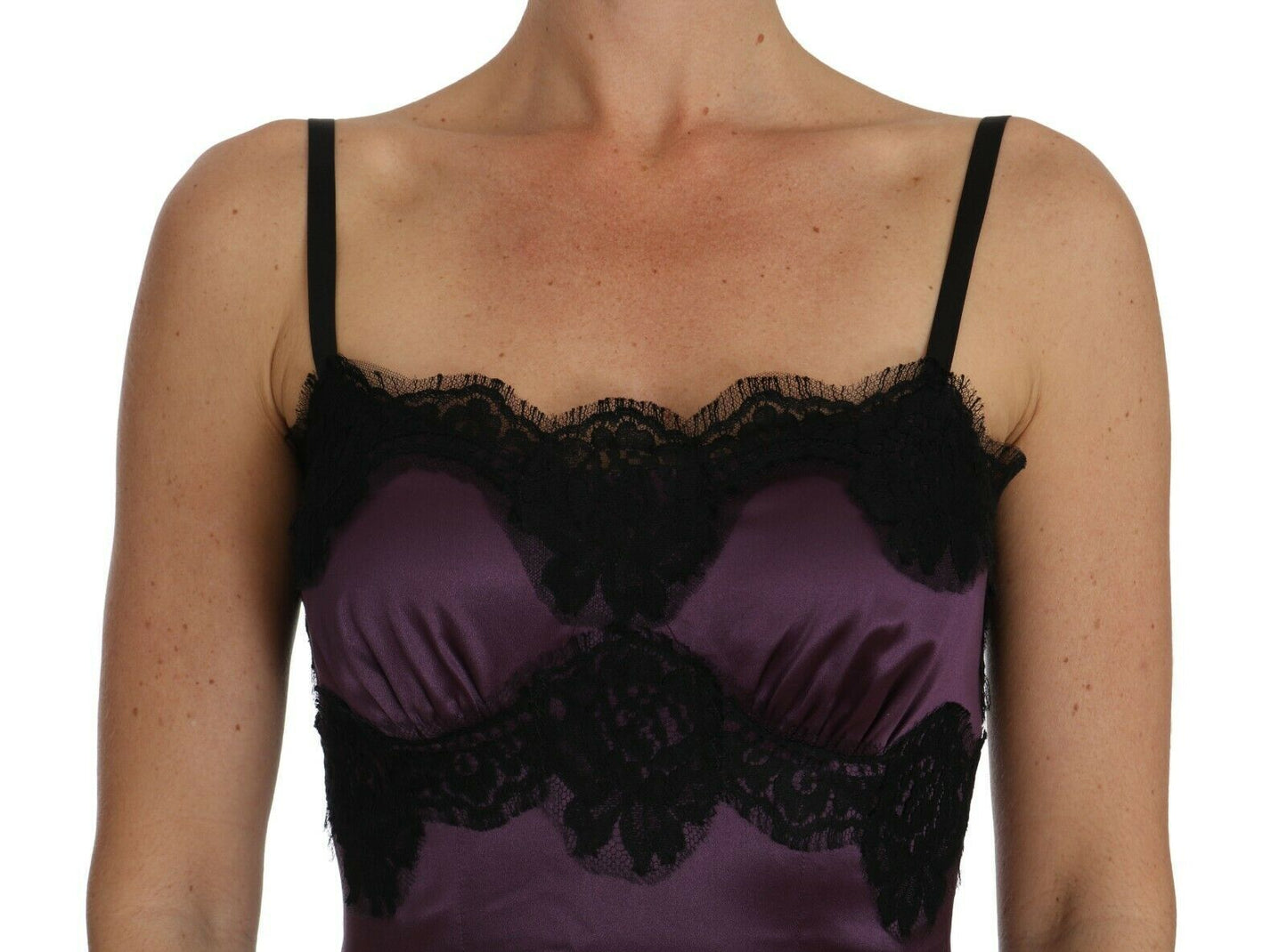 Robe trapèze en dentelle noire extensible en soie violette