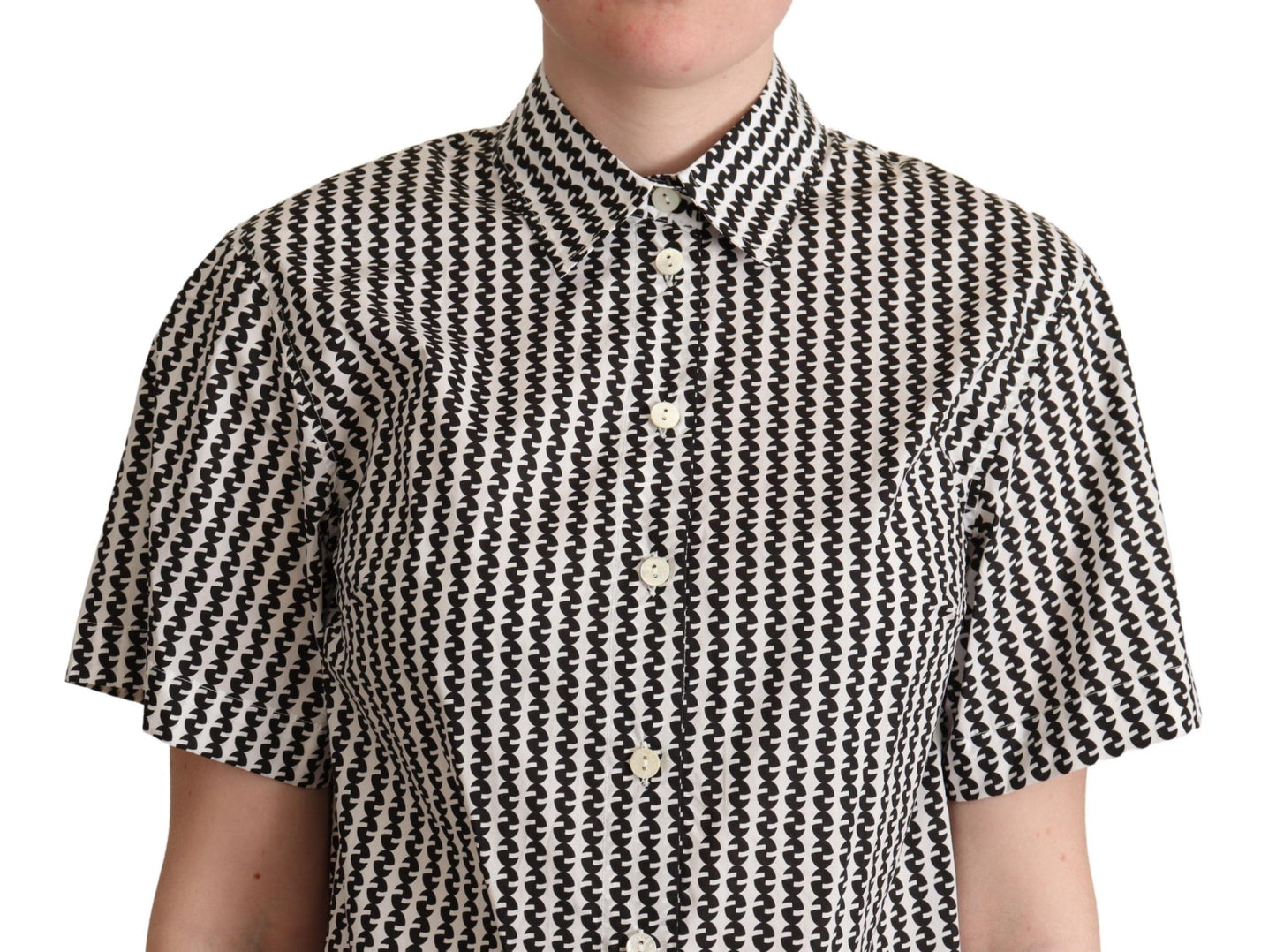 Chemise blanche et noire à motif fantaisie