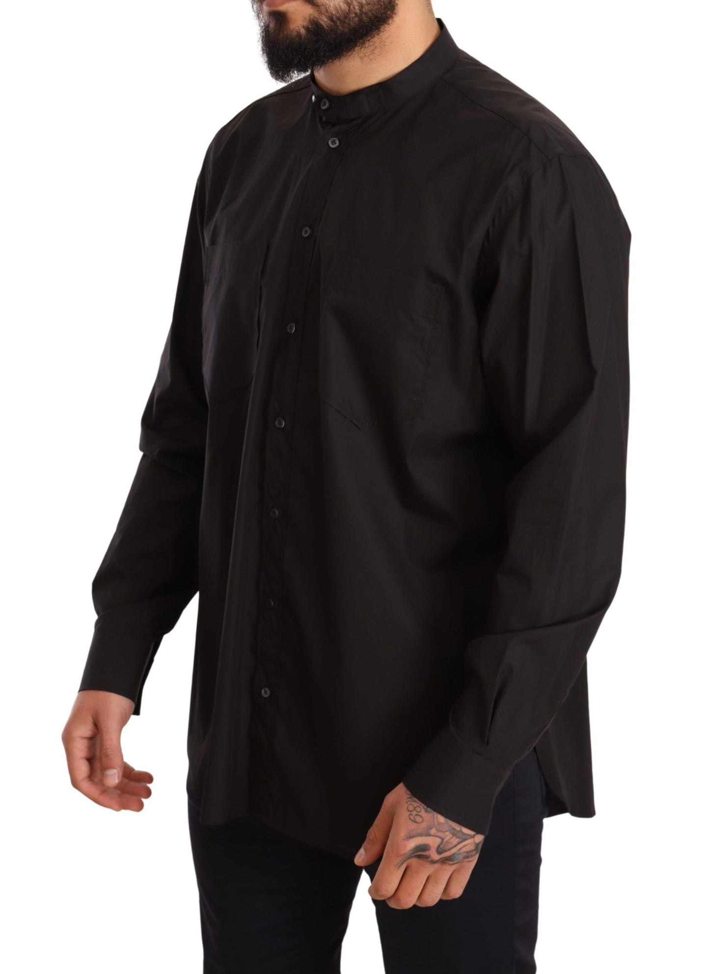 Chemise haute noire 100 % coton.