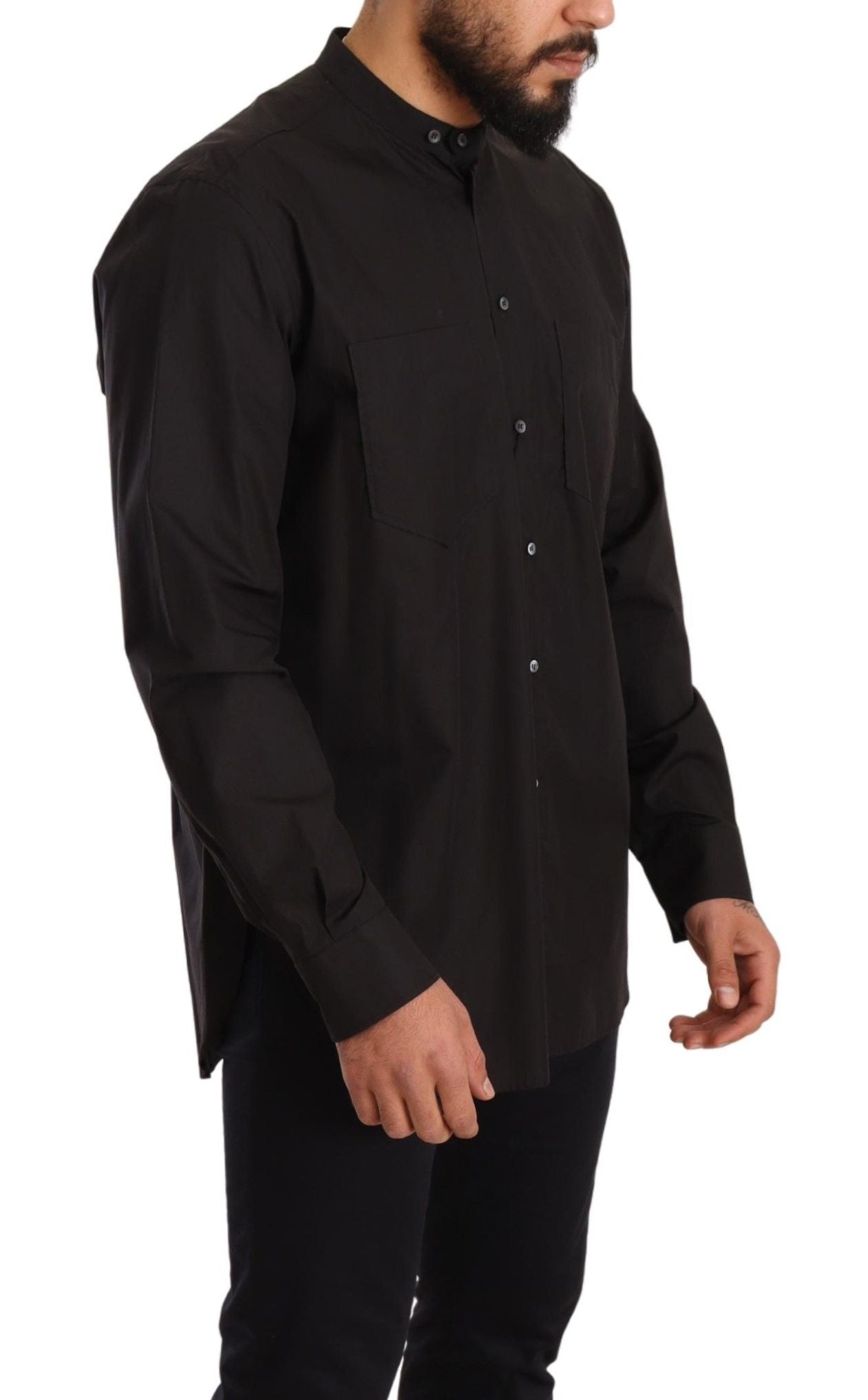 Chemise haute noire 100 % coton.