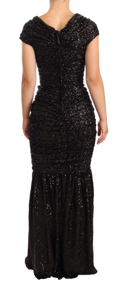 Robe longue noire à paillettes et épaules dénudées