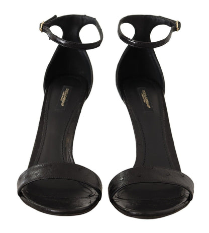 Schwarze Strauß-Sandalen mit Knöchelriemen und Absatz