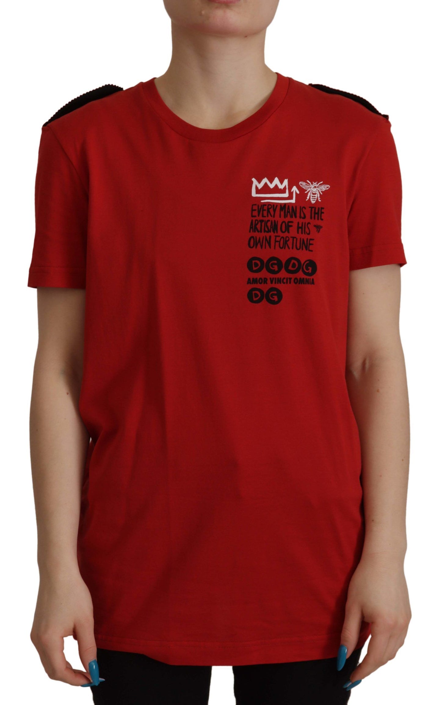 Rotes Amor Vincit Omnia T-Shirt mit Rundhalsausschnitt