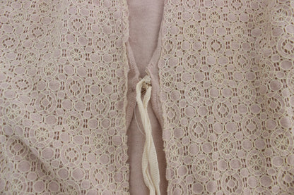 Pull cache-cœur rose en dentelle florale