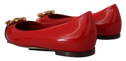 Mocassini in pelle rossa con cristalli. Scarpe basse