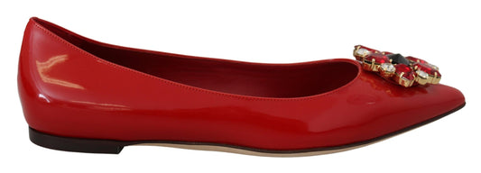 Mocassini in pelle rossa con cristalli. Scarpe basse