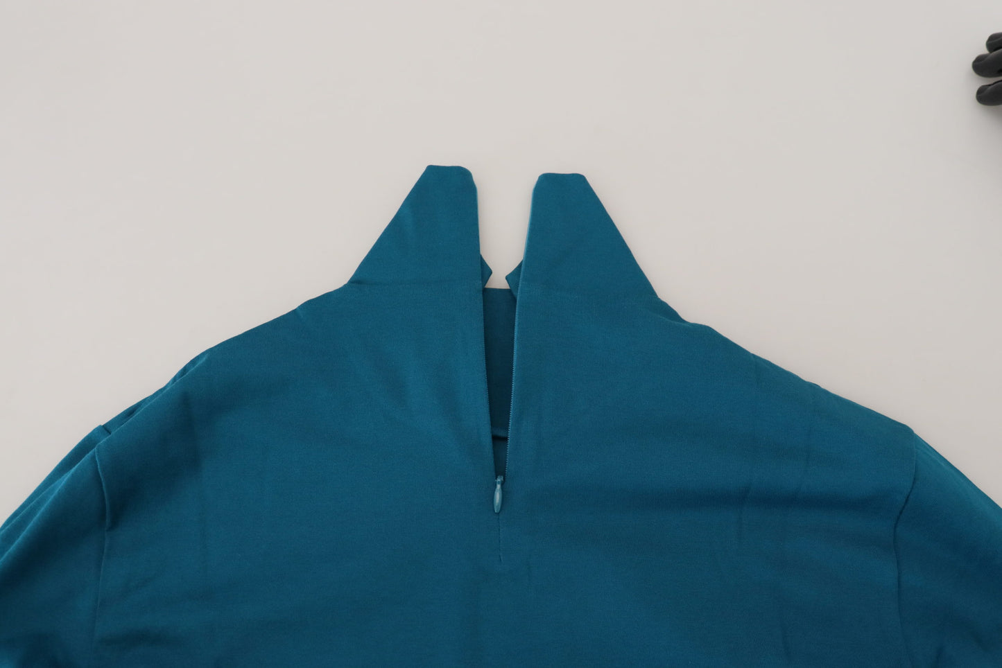 Maglione pullover slim con colletto in cotone blu