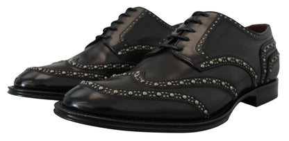 Elegante schwarze Derby-Schuhe mit Nieten