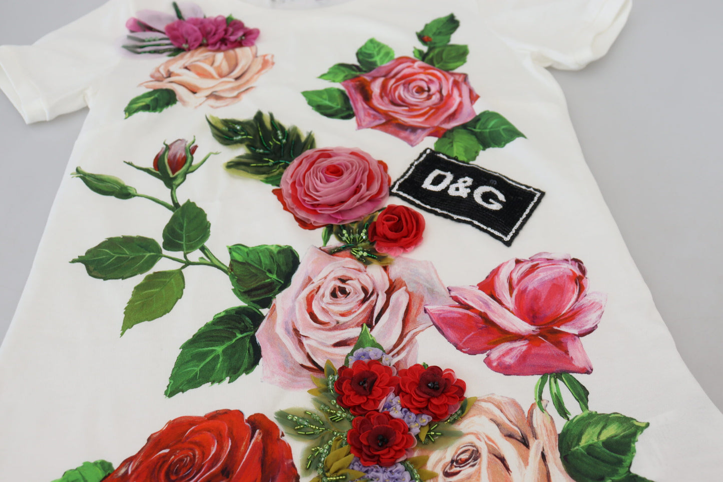 Elegantes mehrfarbiges Baumwoll-T-Shirt mit Rosen-Print