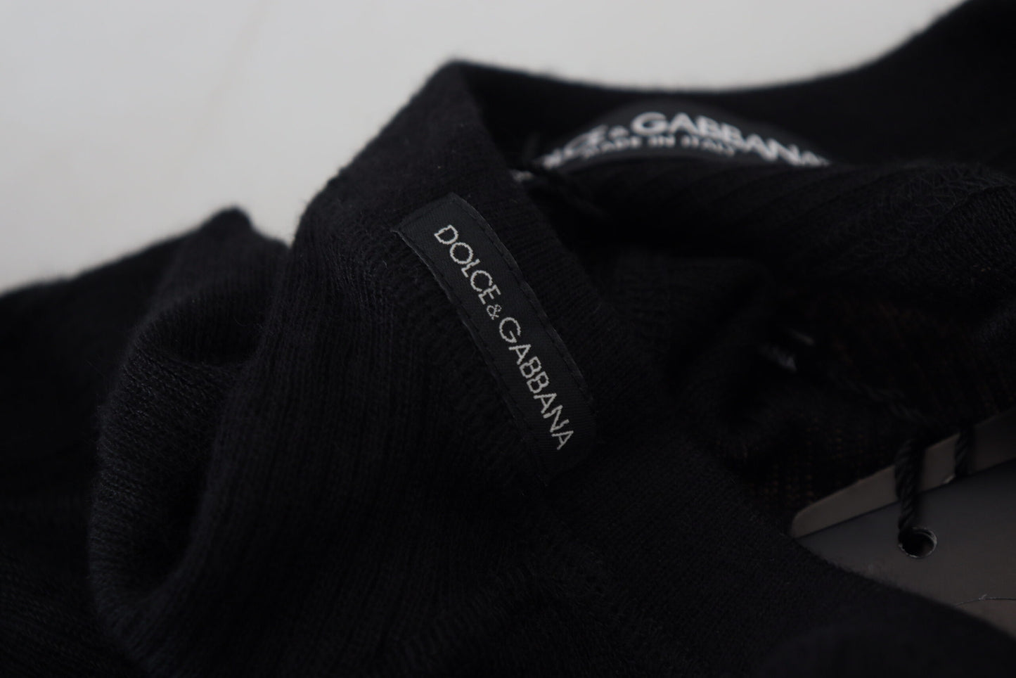 Maglione pullover con bottoni in cashmere nero