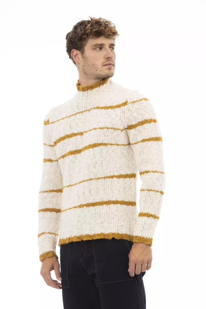 Beiger, gemütlicher Strickpullover mit Rollkragen