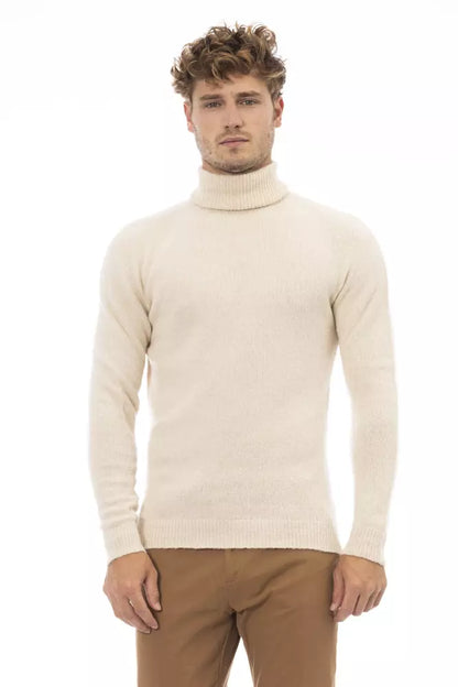 Beiger Rollkragenpullover mit feinem Rippdetail