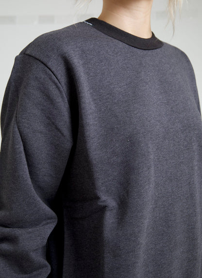 Eleganter dunkelgrauer Pullover mit Rundhalsausschnitt