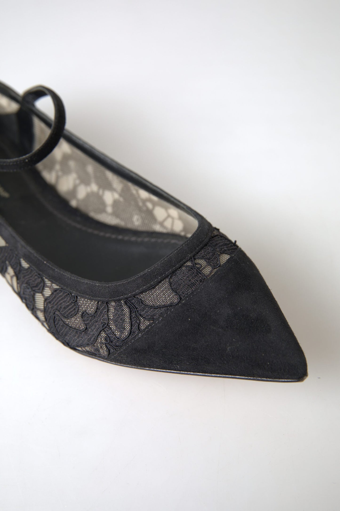 Elegante schwarze Ballerinas aus Spitze