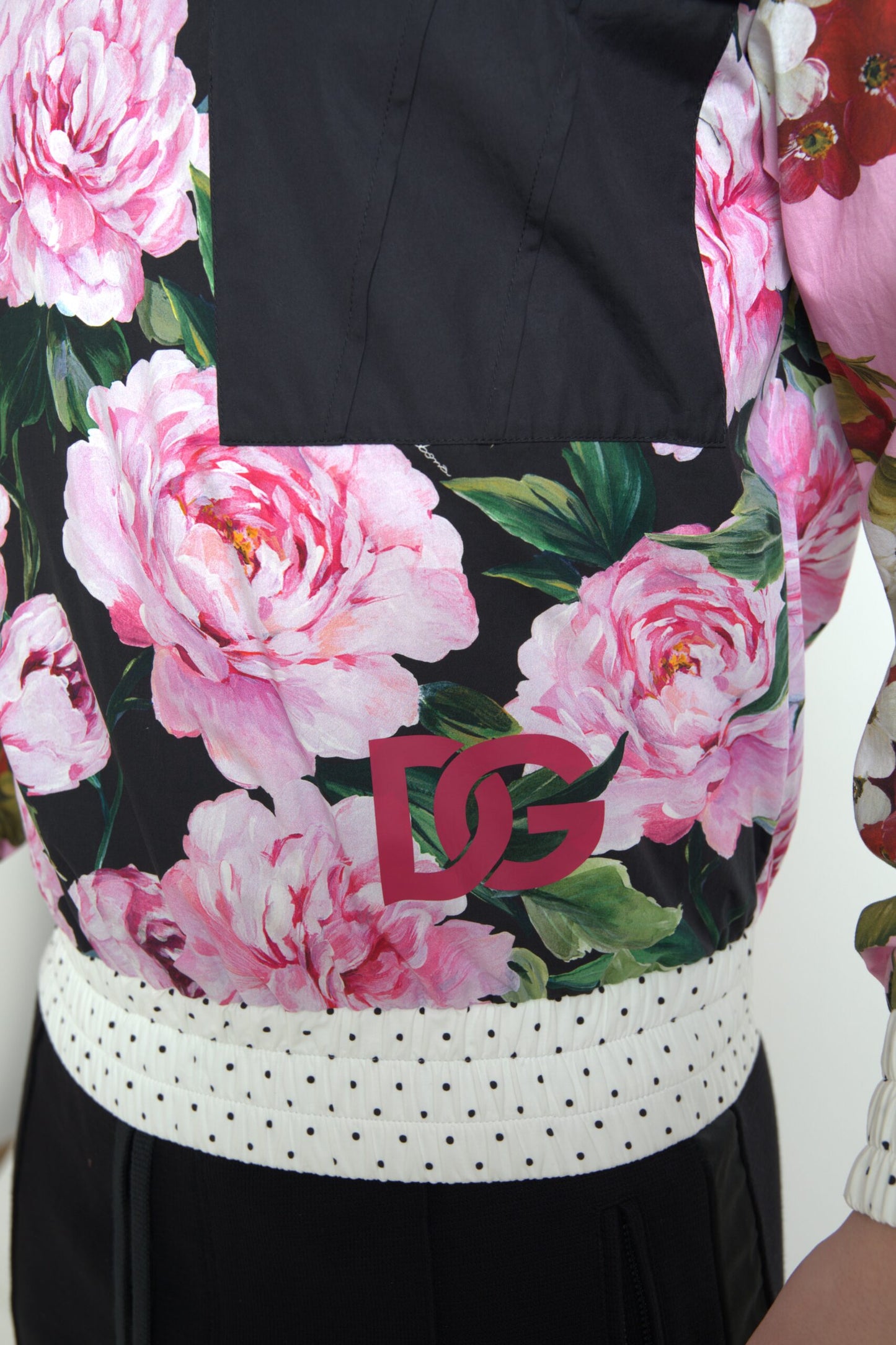 Maglione girocollo con rose floreali rosa