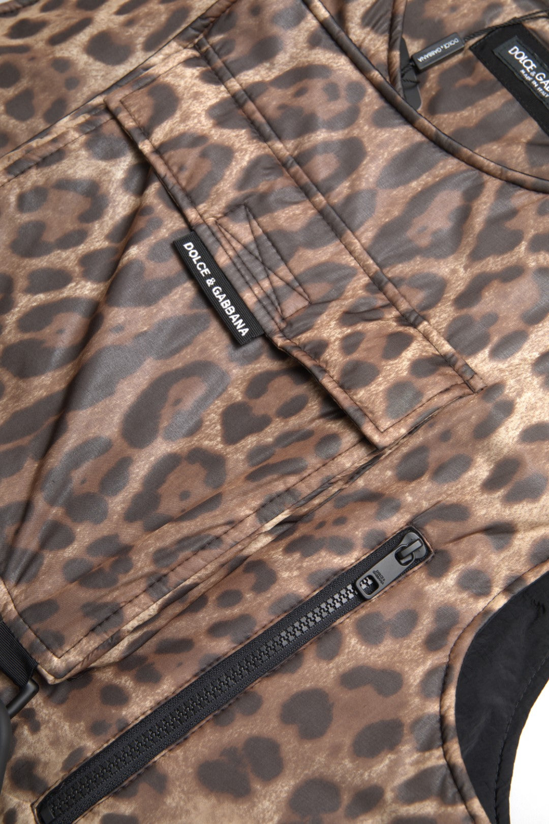 Abbigliamento sportivo senza maniche in seta leopardata marrone