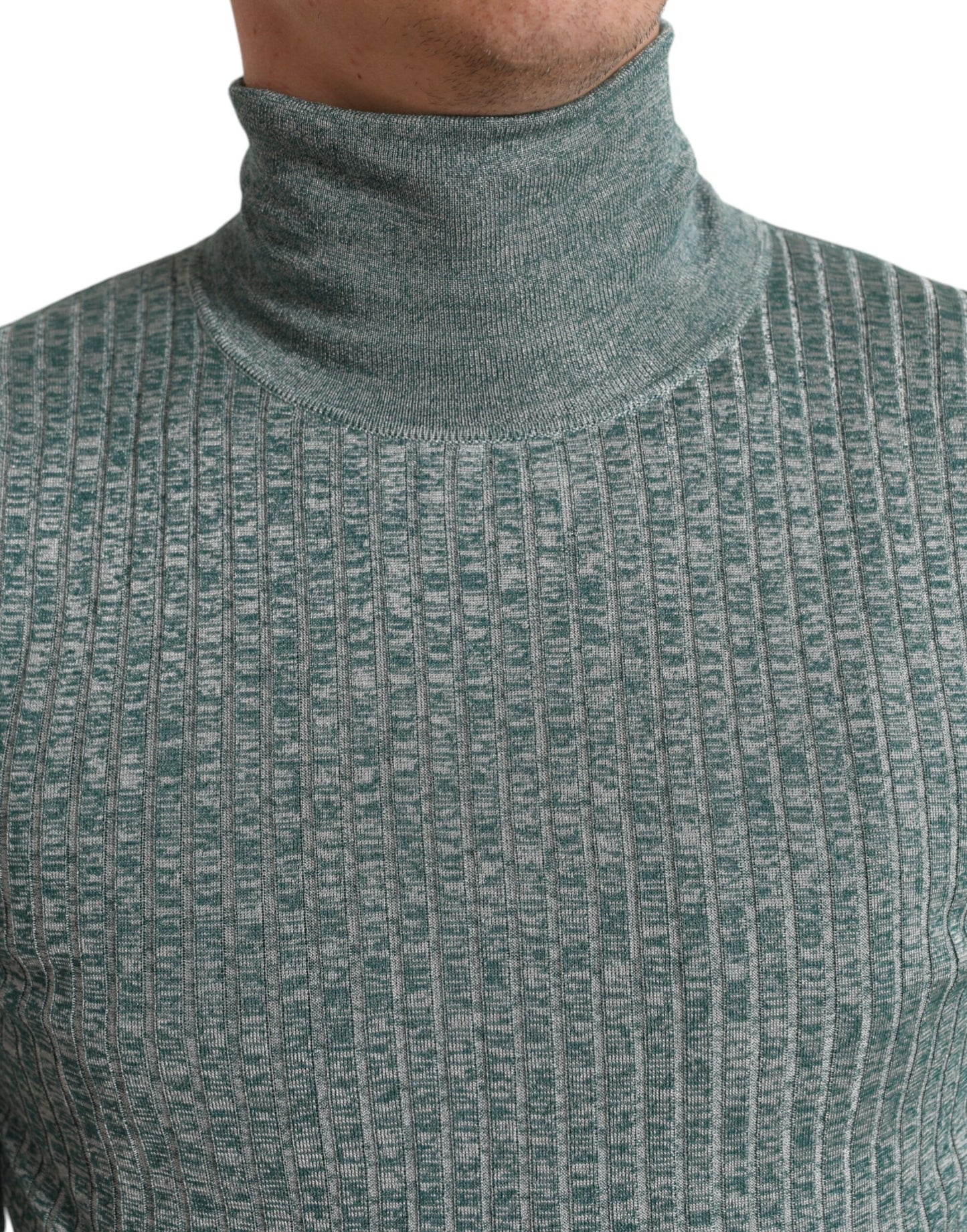 Maglione pullover dolcevita in poliestere verde