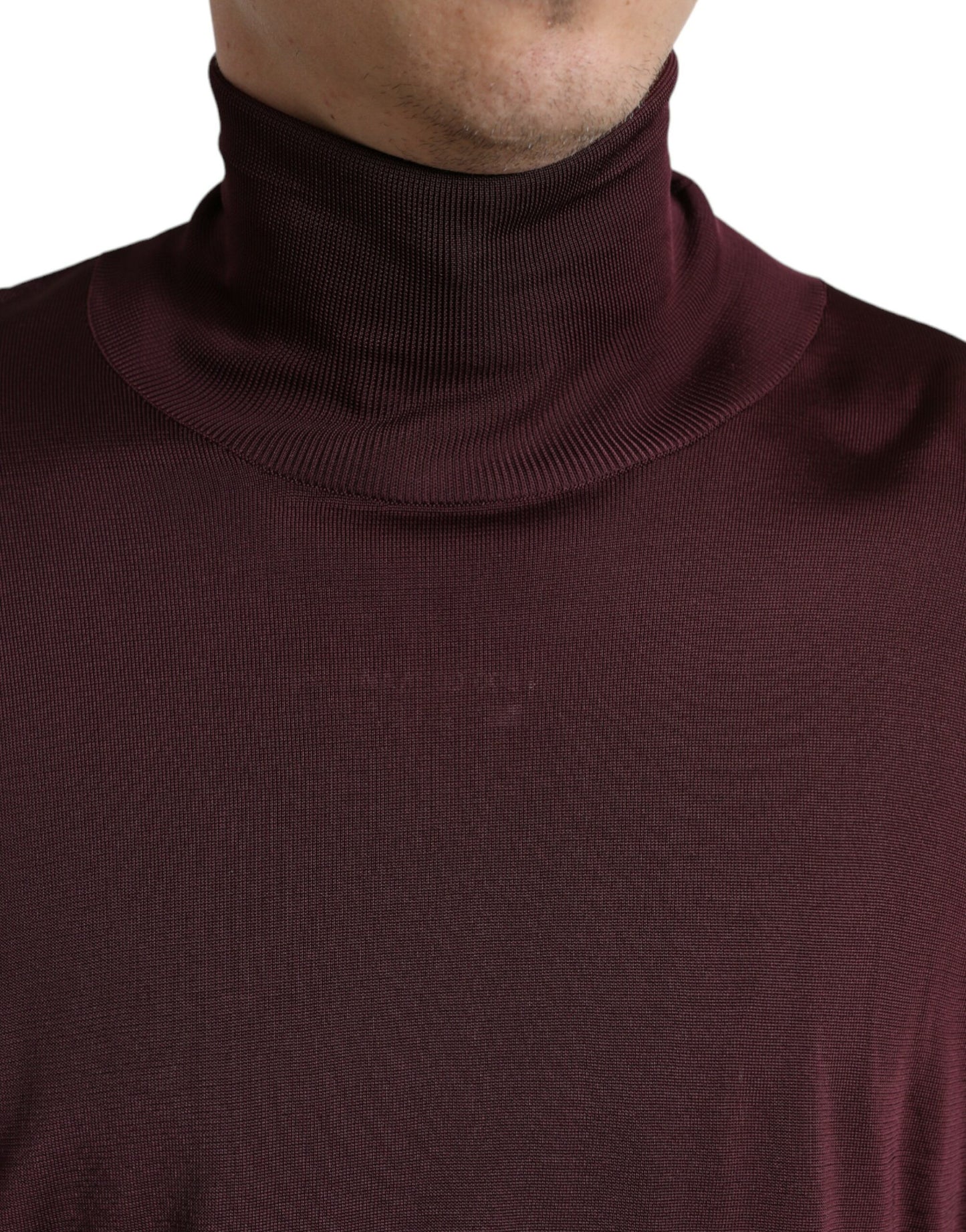 Kastanienbrauner Rollkragenpullover aus Viskose