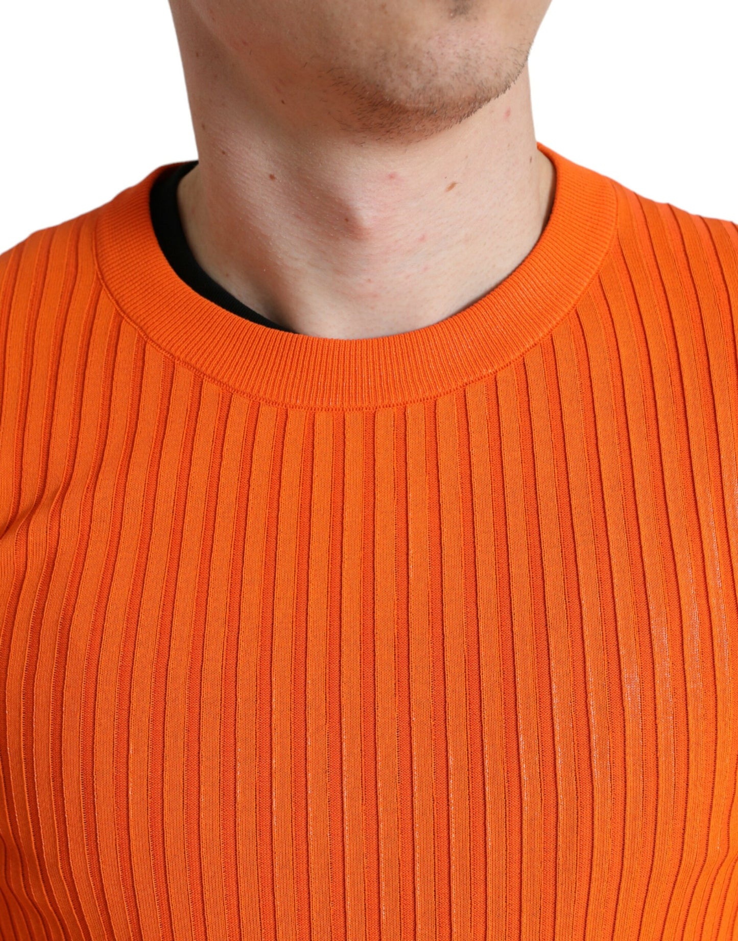 Eleganter, sonnenuntergangsorangefarbener Strickpullover