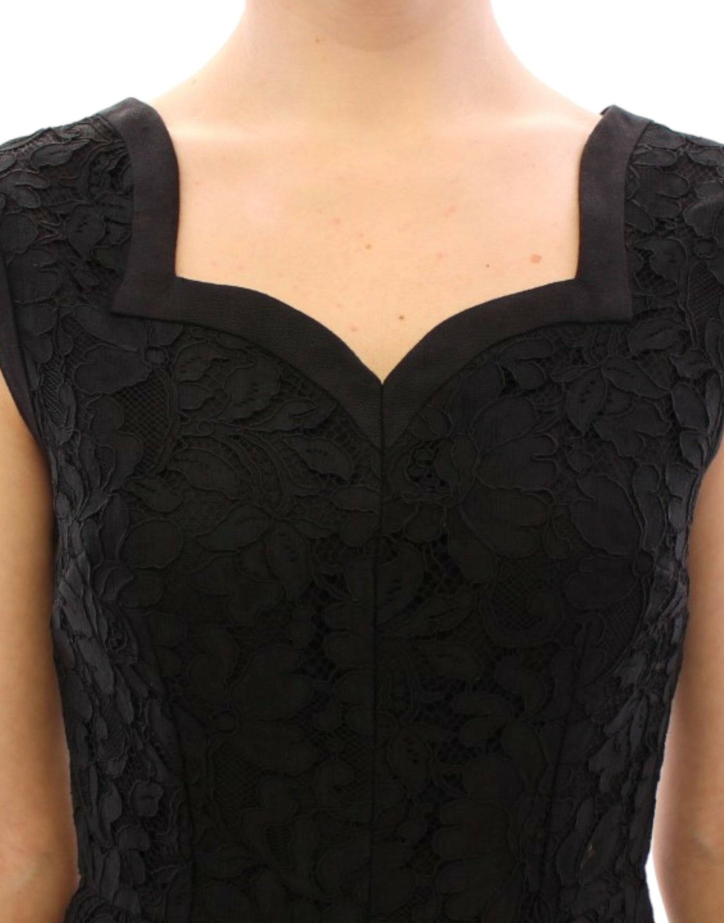 Robe de défilé Sicile en dentelle florale noire