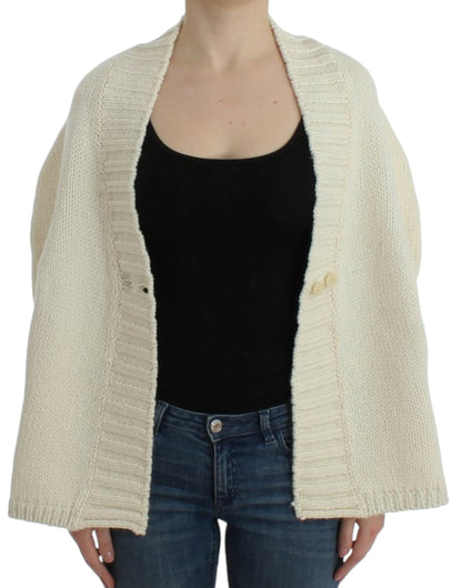 Weiße Strickjacke