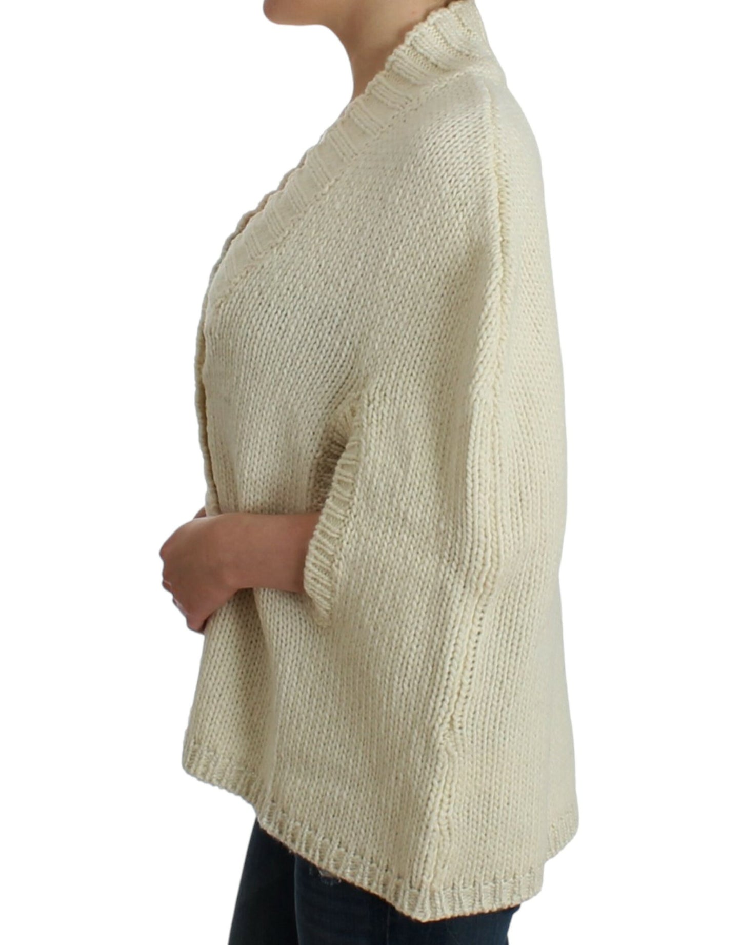 Weiße Strickjacke