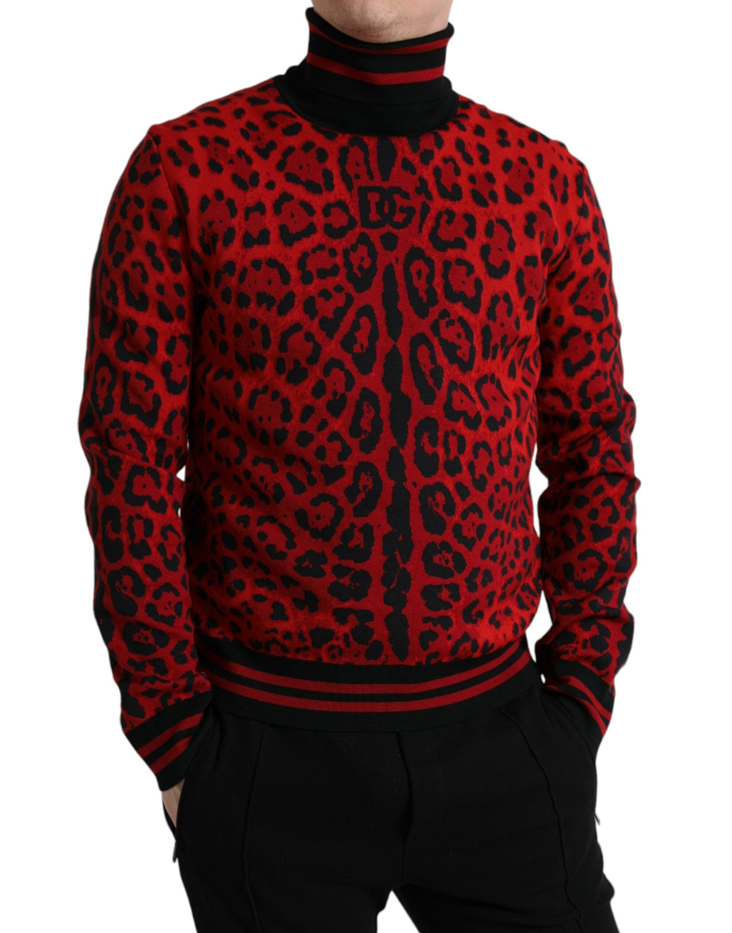 Maglione pullover dolcevita con stampa leopardata rossa