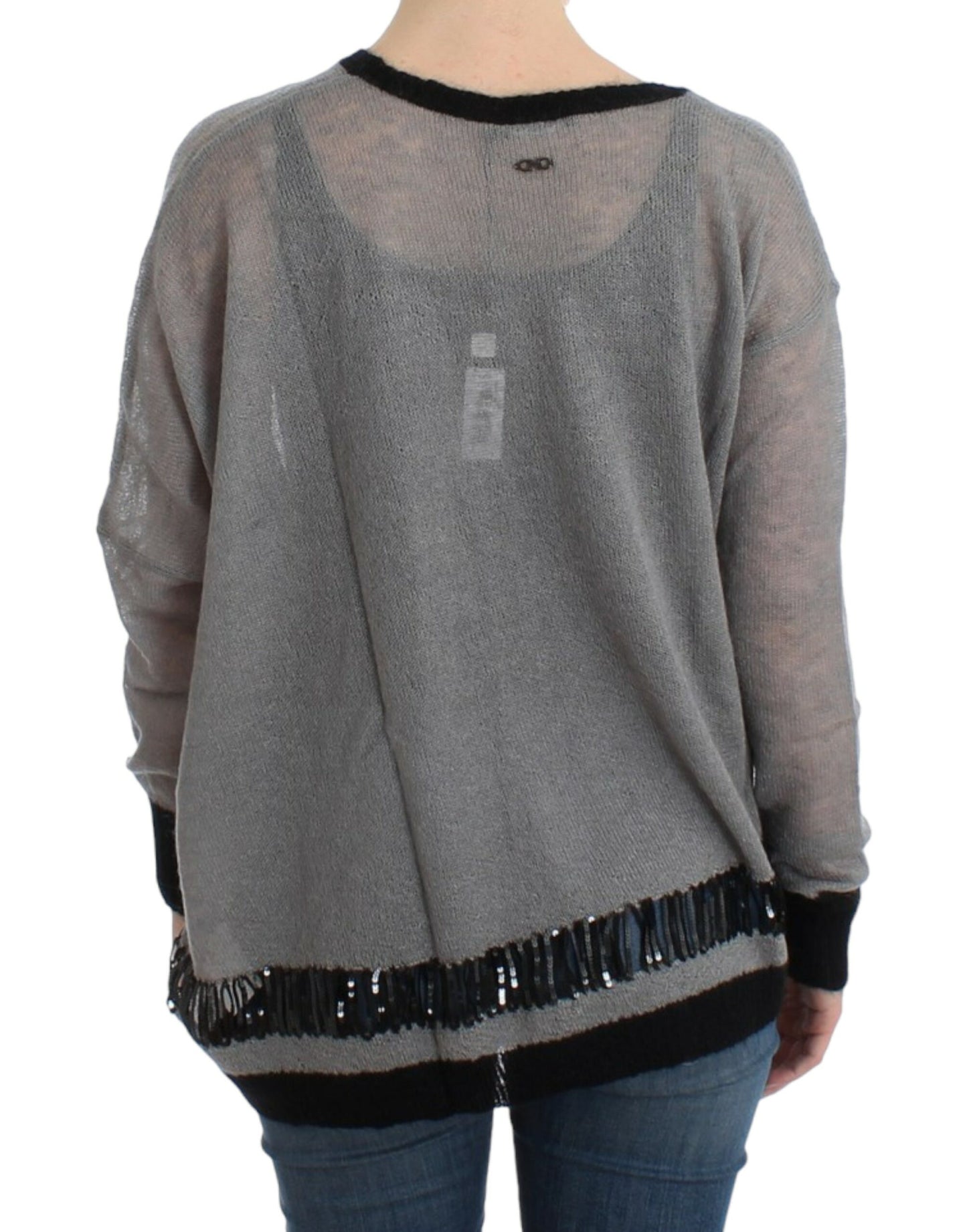 Grauer, verzierter asymmetrischer Pullover