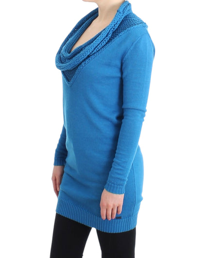 Blauer Pullover mit U-Ausschnitt