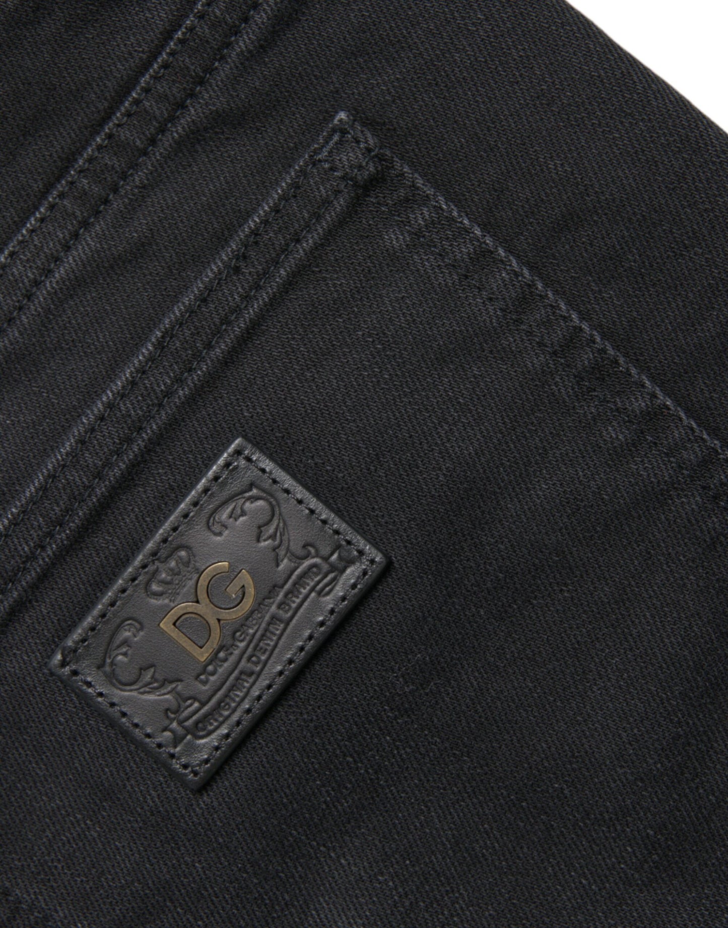 Schicke schwarze Bermuda-Jeansshorts