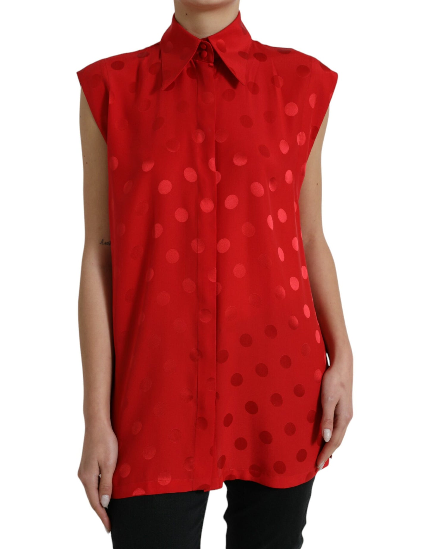 Elegante ärmellose Seidenbluse mit Polka Dots