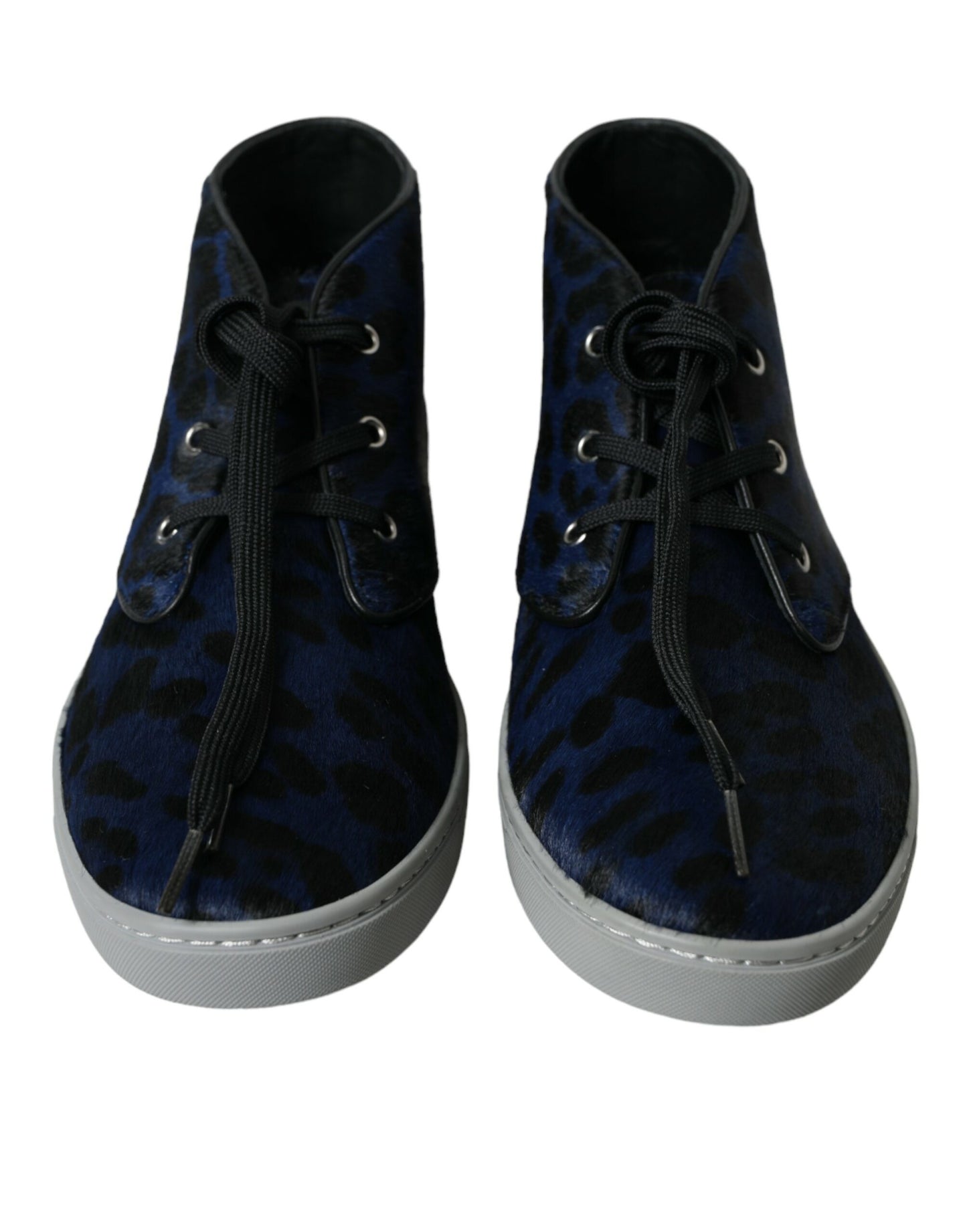 Schicke blaue Mid-Top-Sneaker mit Leopardenmuster