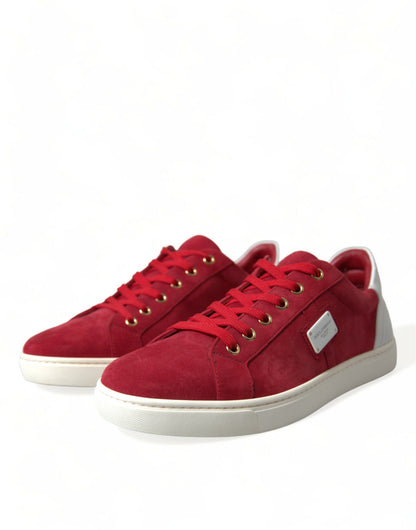 Elegante rote und weiße Low Top Sneakers