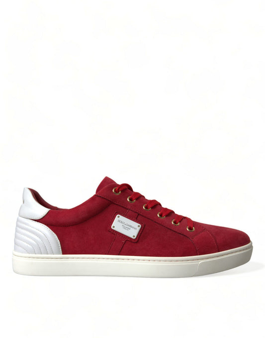 Elegante rote und weiße Low Top Sneakers