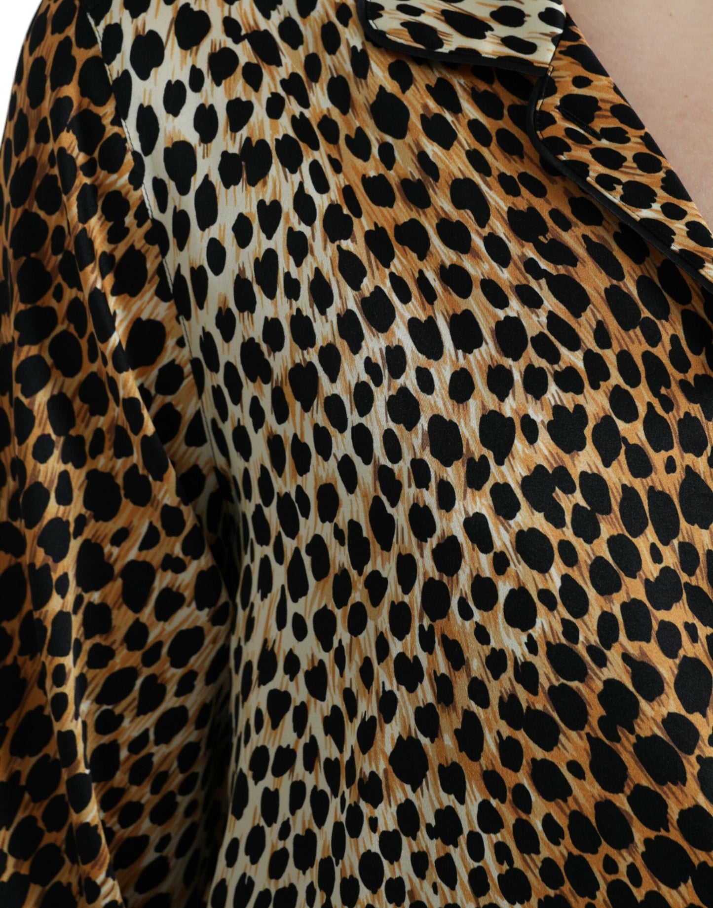 Elegante braune Seidenbluse mit Animalprint