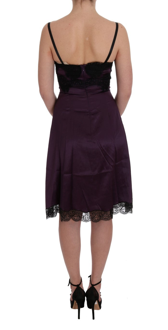 Lila Seidenstretchkleid mit schwarzer Spitze