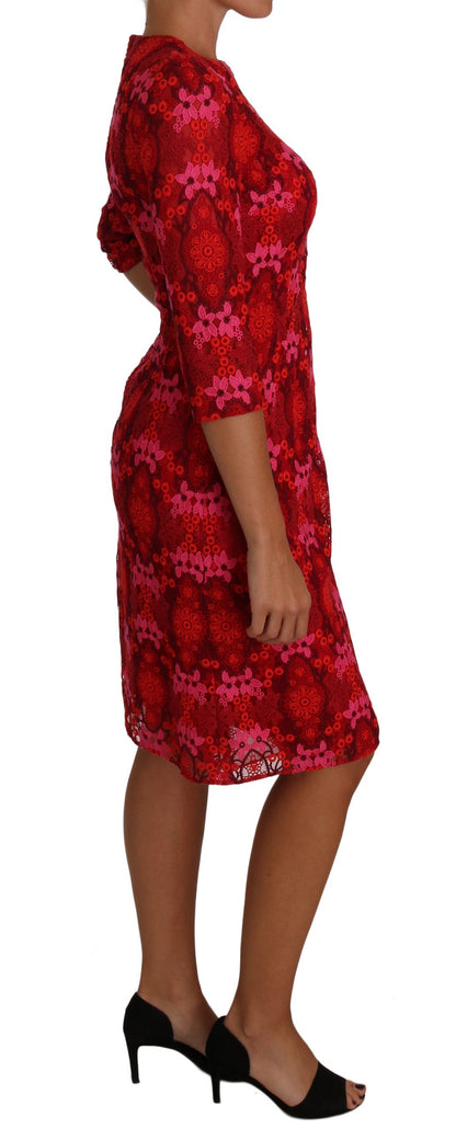 Robe fourreau rose rouge en dentelle florale au crochet