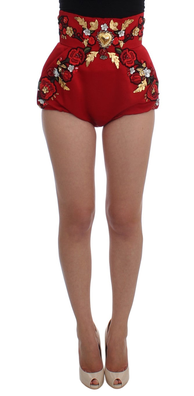 Shorts aus roter Seide mit Kristallrosen